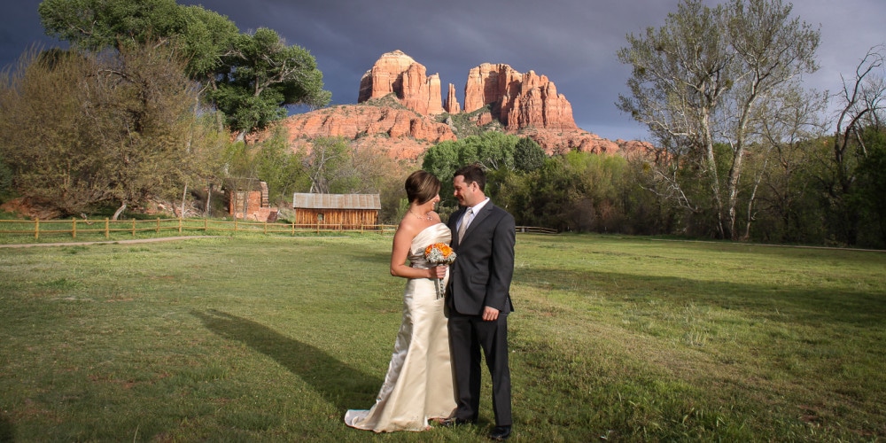 sedona-wedding-ceremony-near-water